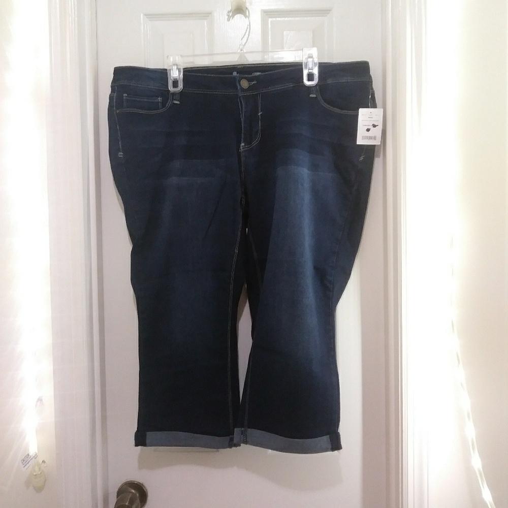 New without tag plus size capris